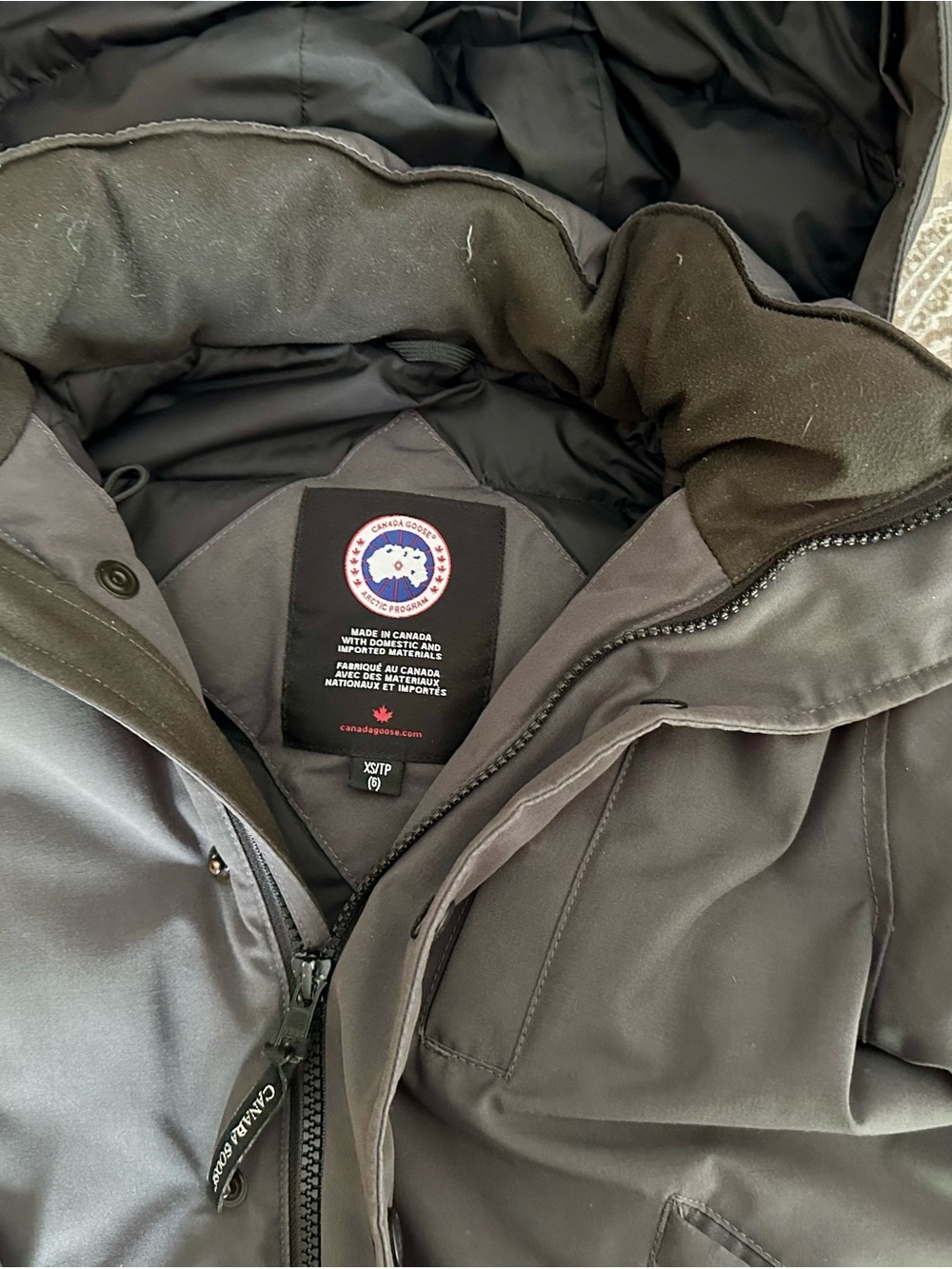 Canada Goose Kids Hooded winter coat - - Picture 2 of 2